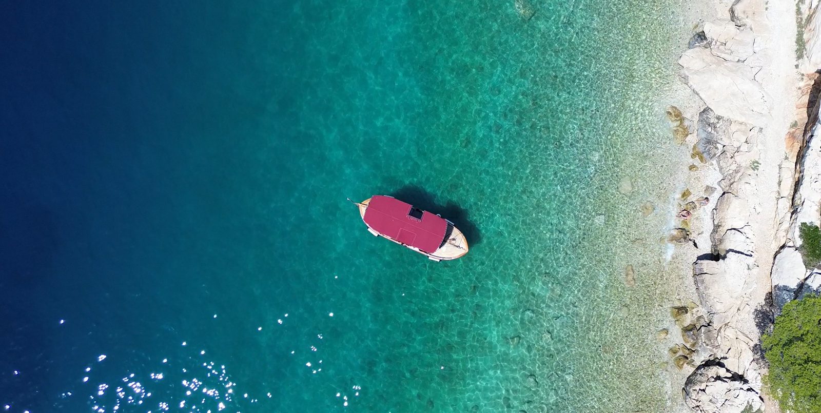 Kupanje oko broda Makarska
