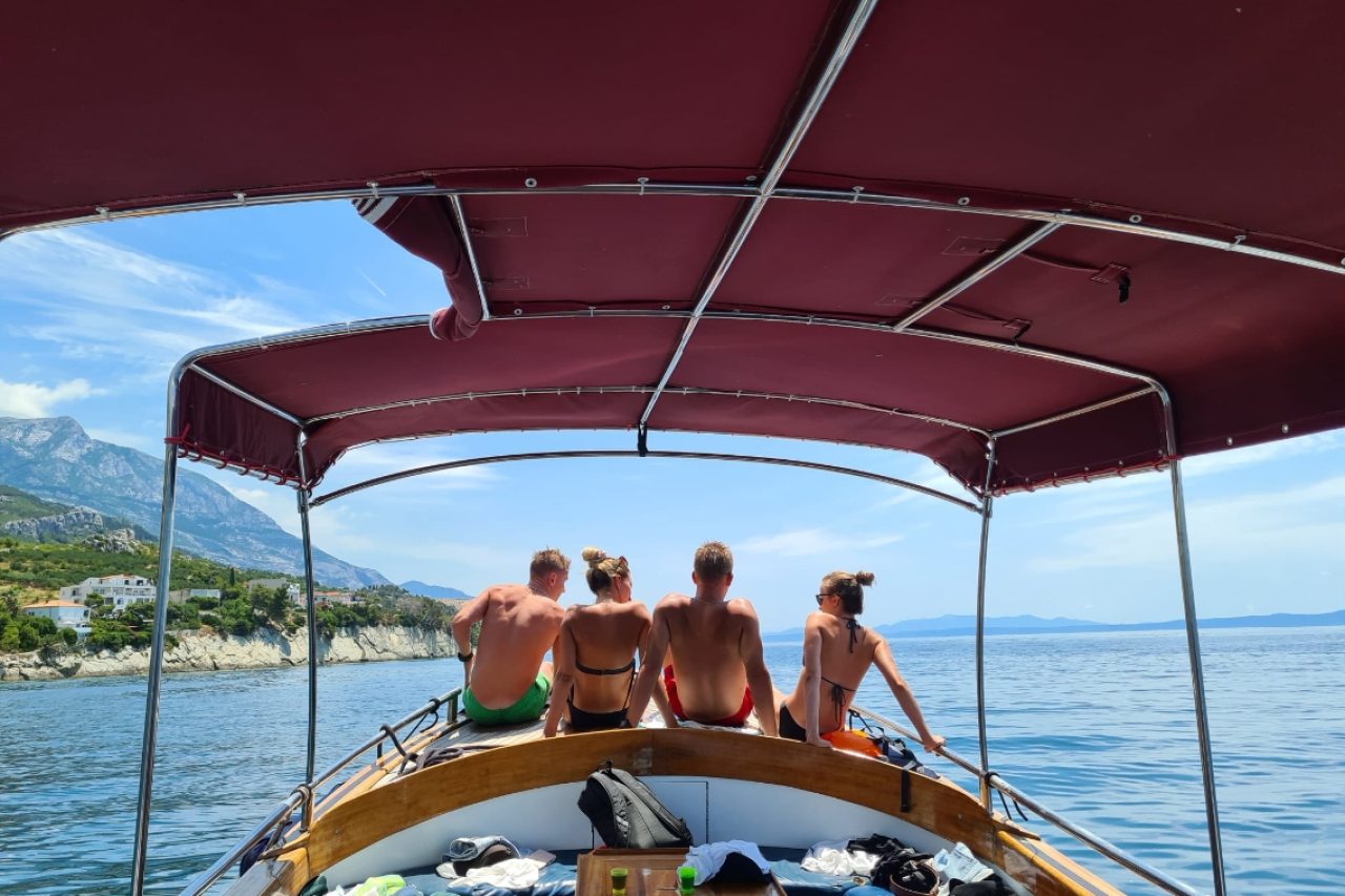 Ogopogo privatni izlet brod