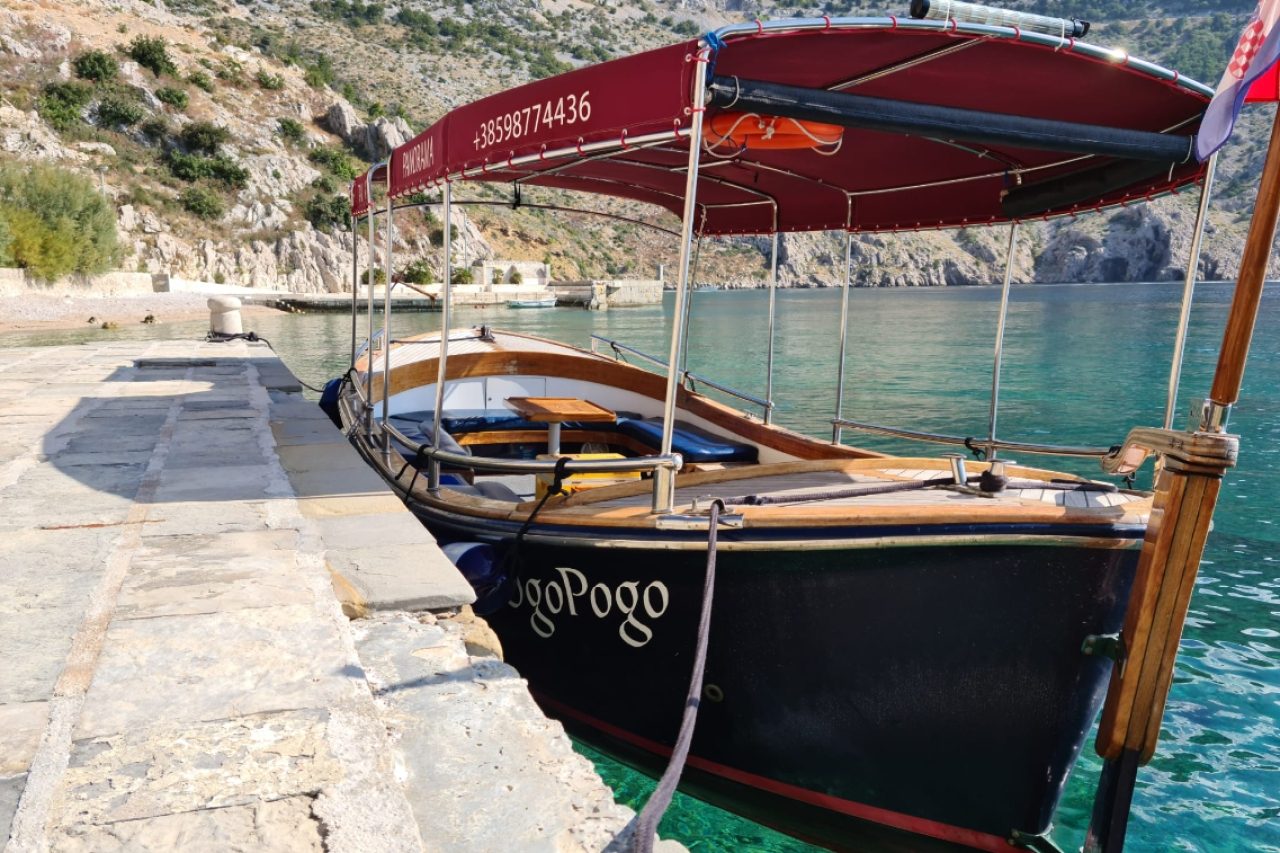 Obitelj na brodu Makarska