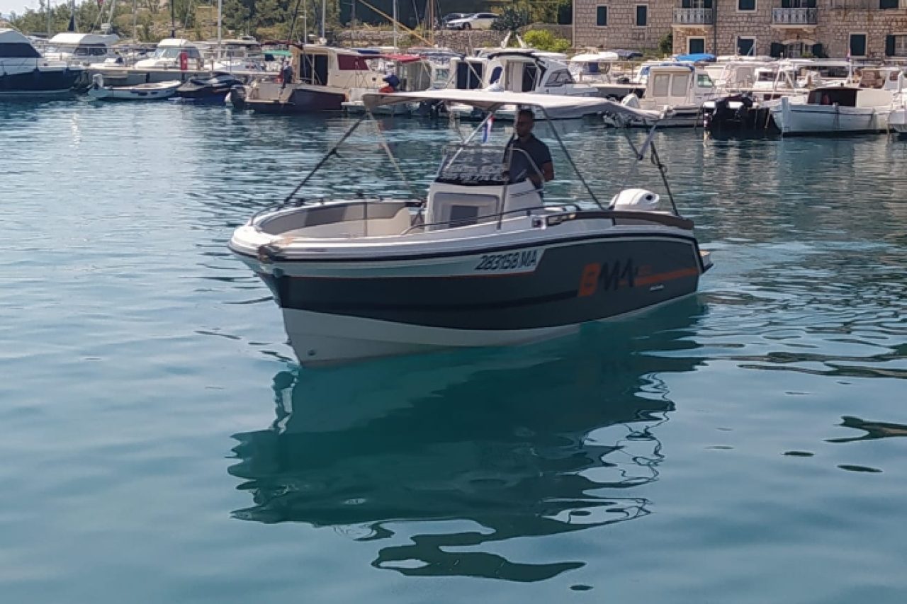 BMA X222 gliser Makarska